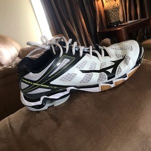 Mizuno volleyball shoes